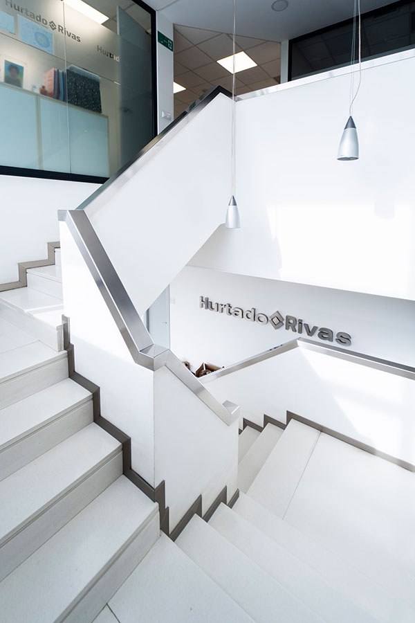 Interior de las oficinas de Hurtado Rivas